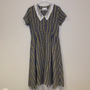 Vintage midi dress with lace collar in size Small